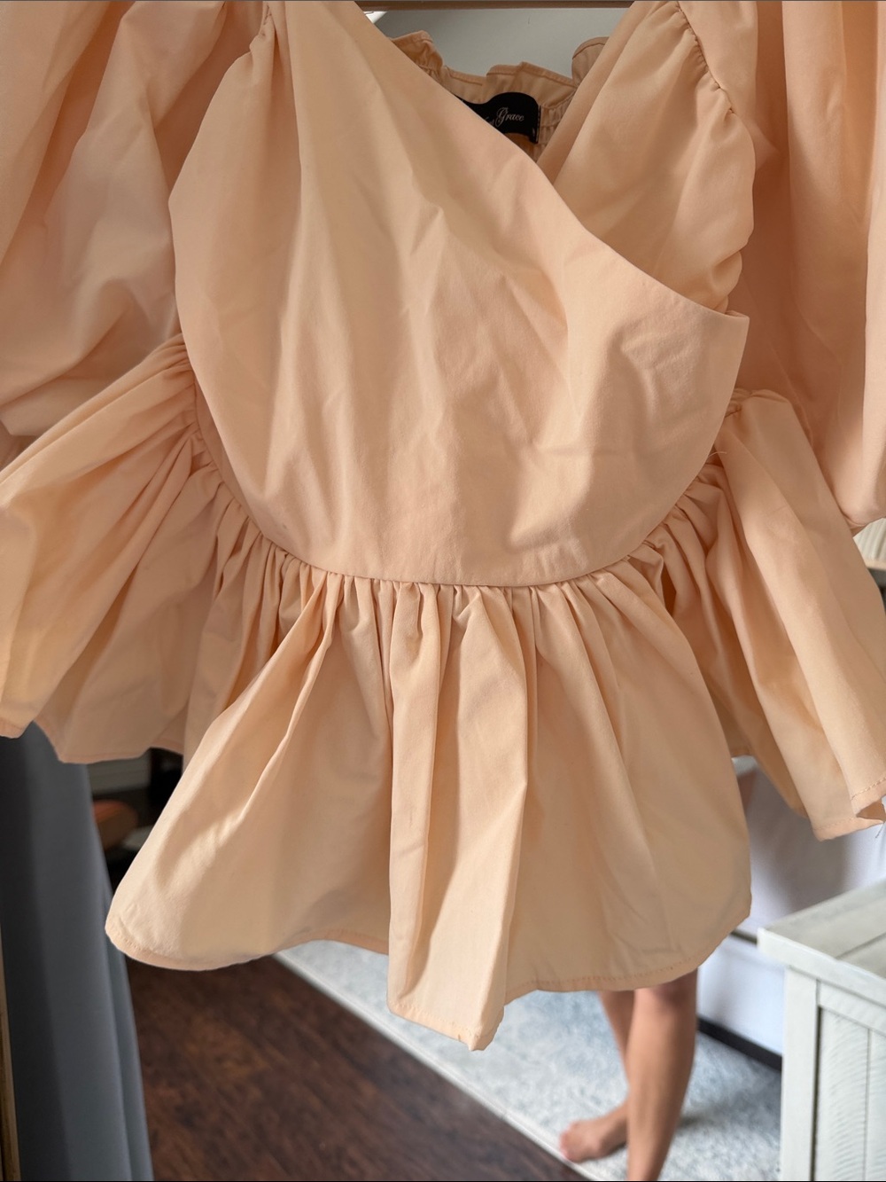 Anna Grace size medium, peach puff sleeve blouse - Picture 4 of 5